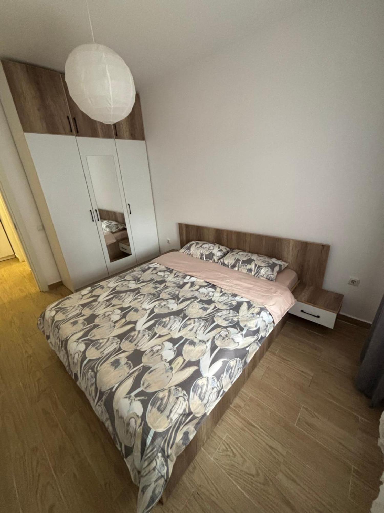 Militari Comfort Apartment Roşu Esterno foto